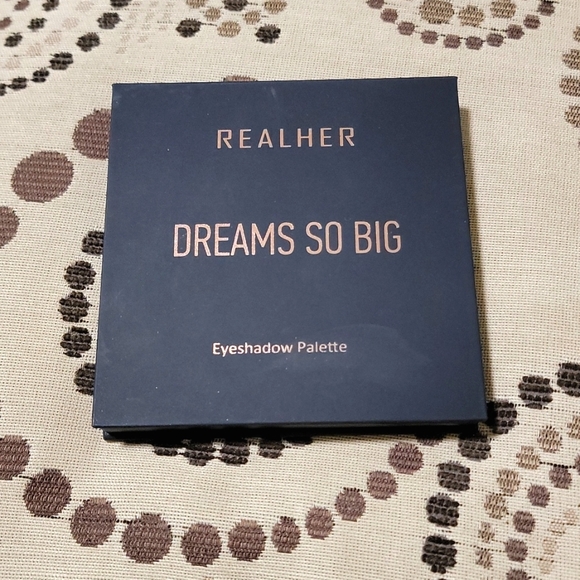 RealHer Dreams So Big Eyeshadow Palette - Picture 2 of 4